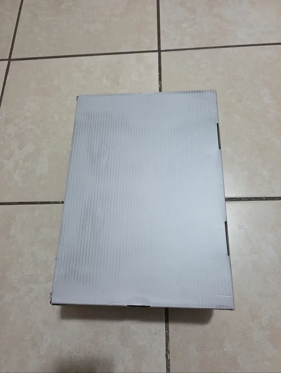 Empty Shoe Box - Picture 4 of 6